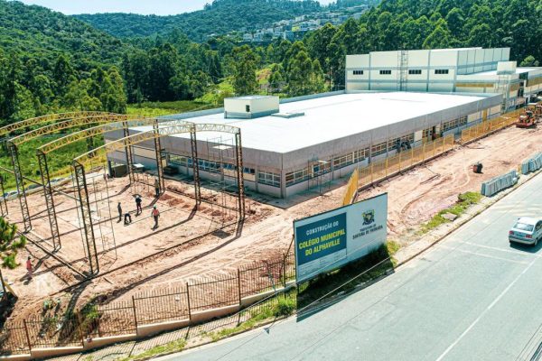 Prefeito Marcos Tonho vistoria Colégio Infantil do Alphaville que entra nos detalhes finais de construção e deve ser entregue em breve - Marcio Koch (1)