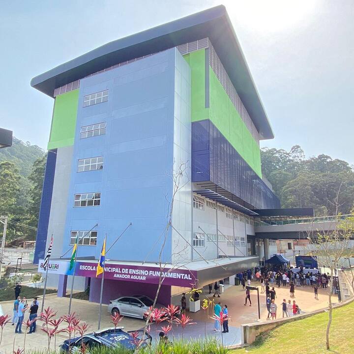 Emef Amador Aguiar é reconstruída no Parque Imperial - VERO