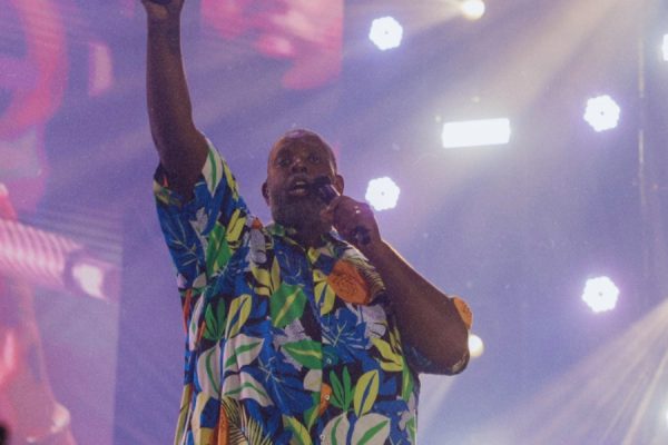 Barueri celebra 76 anos com show de Péricles