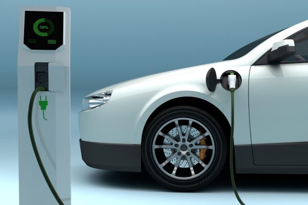 carro-elétrico-carregando