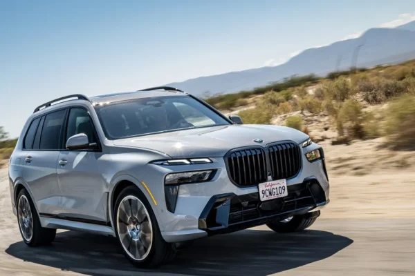 P90486508_lowRes_the-new-bmw-x7-on-lo.jpg